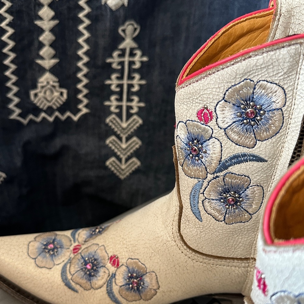 Old Gringo Vermillion Crackle Taupe Floral Embroidered studded Western Booties - Picture 10 of 12